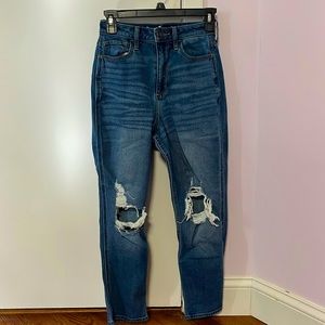 blue hollister mom jeans!